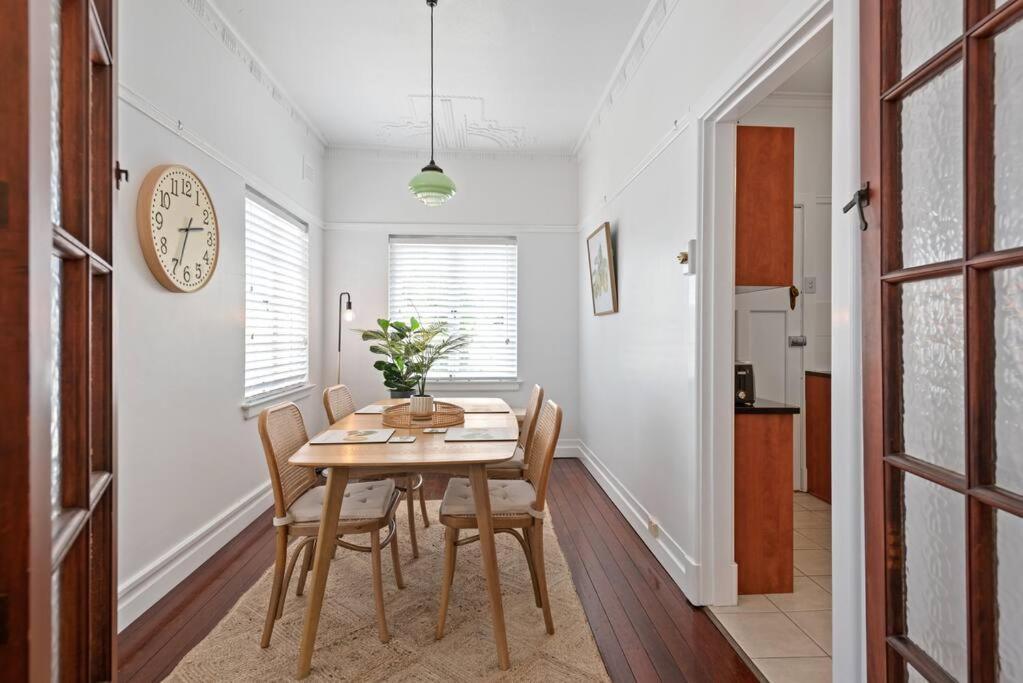 Art Deco In Ascot! ~ 2 Bed / 1 Bath / 1 Car Apartment Brisbane Exterior foto