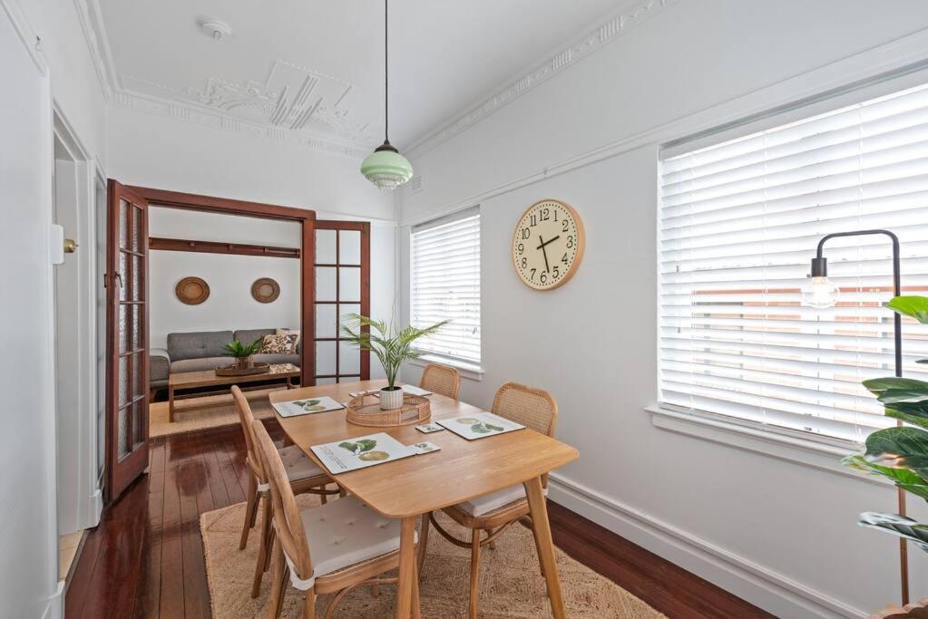 Art Deco In Ascot! ~ 2 Bed / 1 Bath / 1 Car Apartment Brisbane Exterior foto